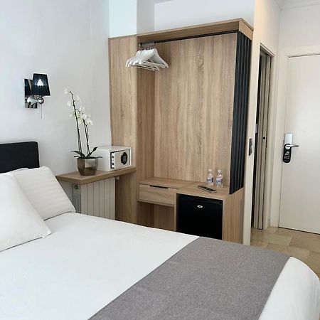 Hostal Apartamentos Abril Nerja Exterior foto