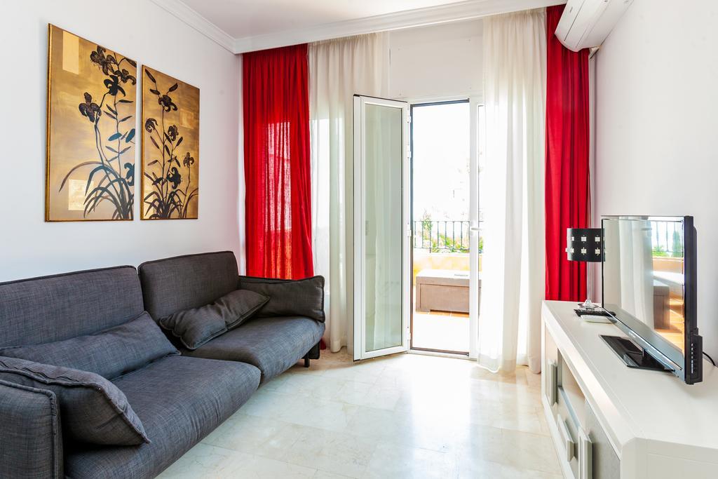 Hostal Apartamentos Abril Nerja Exterior foto
