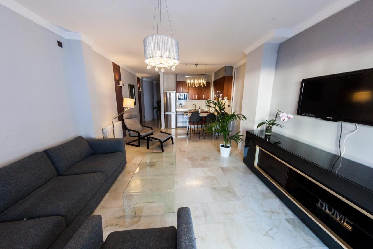 Hostal Apartamentos Abril Nerja Exterior foto