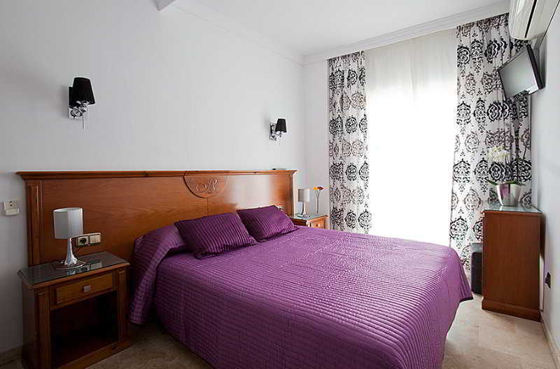 Hostal Apartamentos Abril Nerja Exterior foto