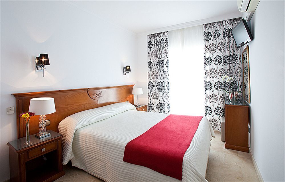 Hostal Apartamentos Abril Nerja Exterior foto